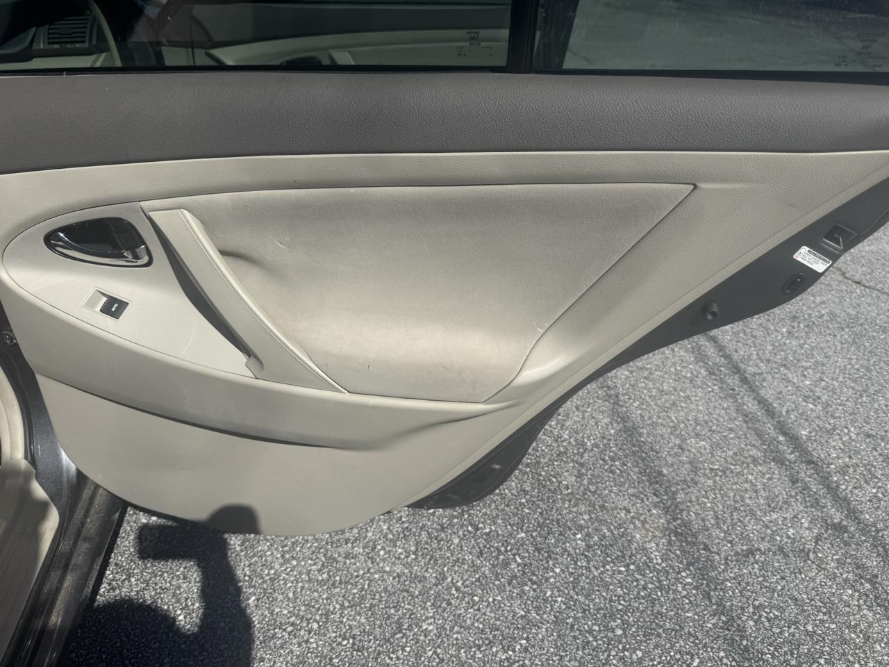 Toyota Camry Base 6-Spd AT 2011