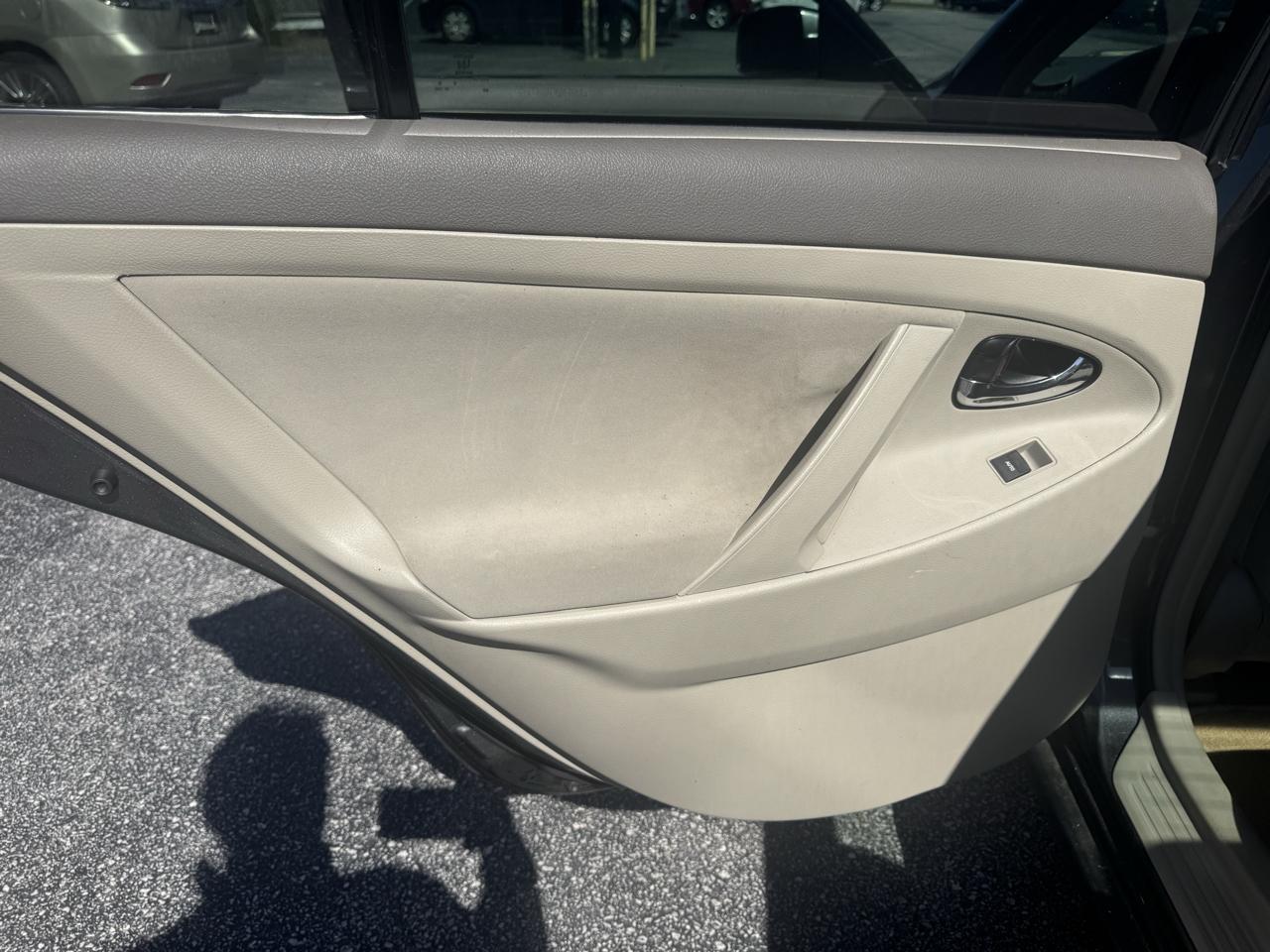 Toyota Camry Base 6-Spd AT 2011