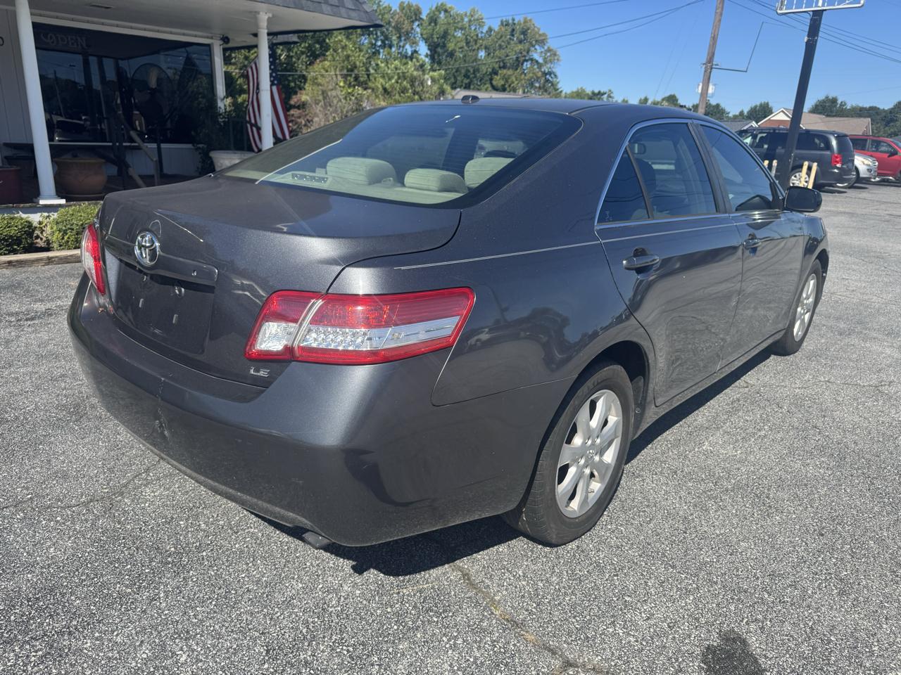 Toyota Camry Base 6-Spd AT 2011