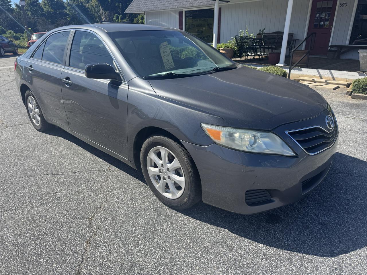 Toyota Camry Base 6-Spd AT 2011