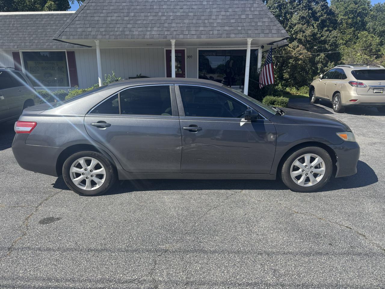 Toyota Camry Base 6-Spd AT 2011