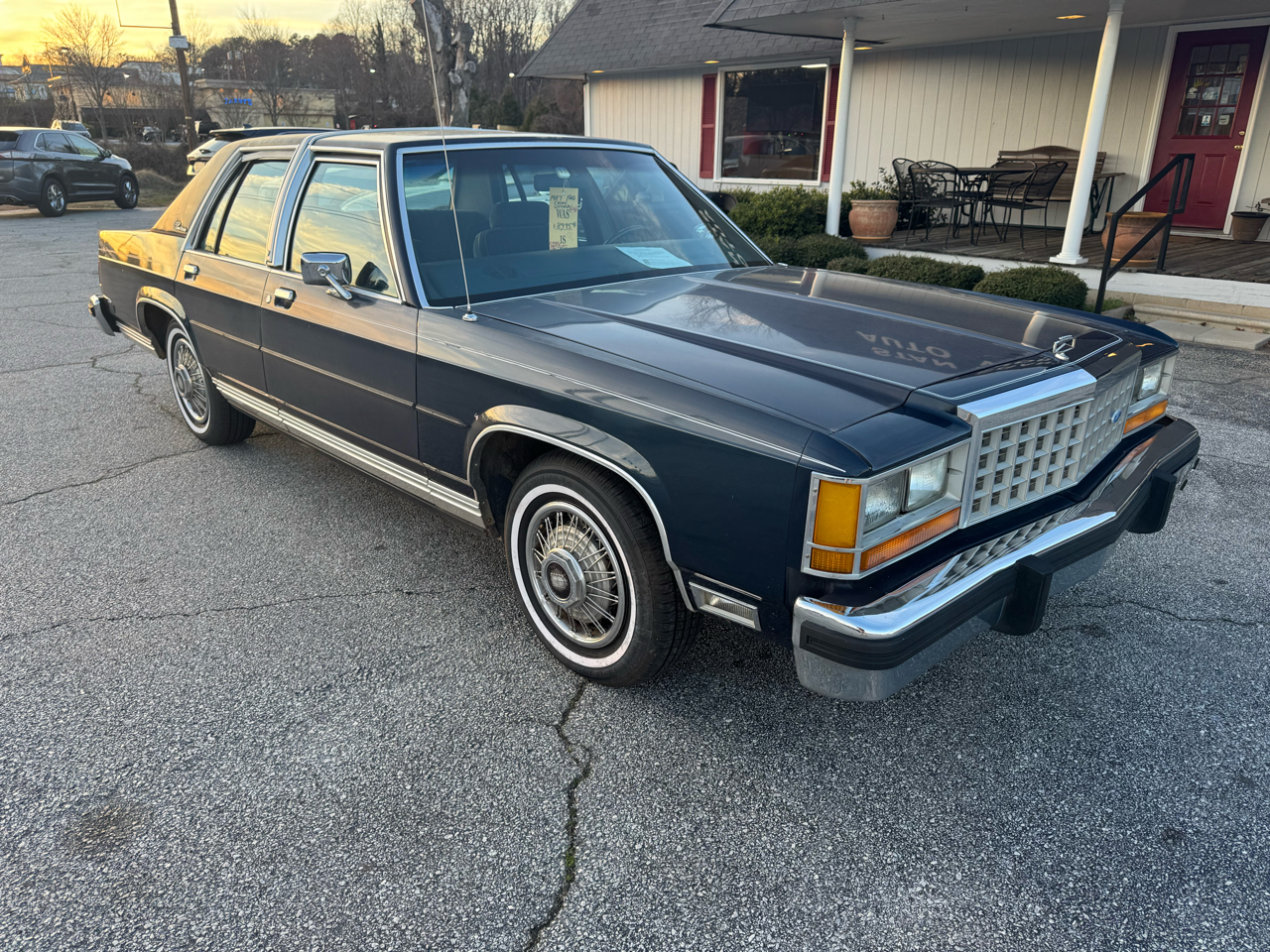 Ford Crown Victoria LX 4-Door 1987