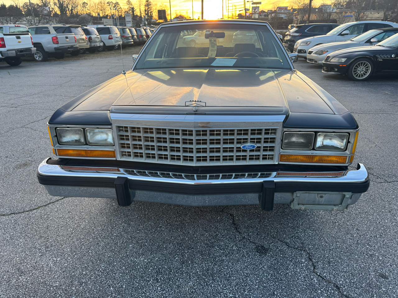 Ford Crown Victoria LX 4-Door 1987