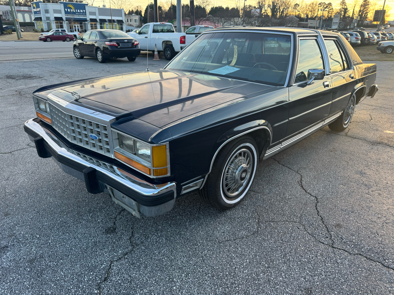 Ford Crown Victoria LX 4-Door 1987