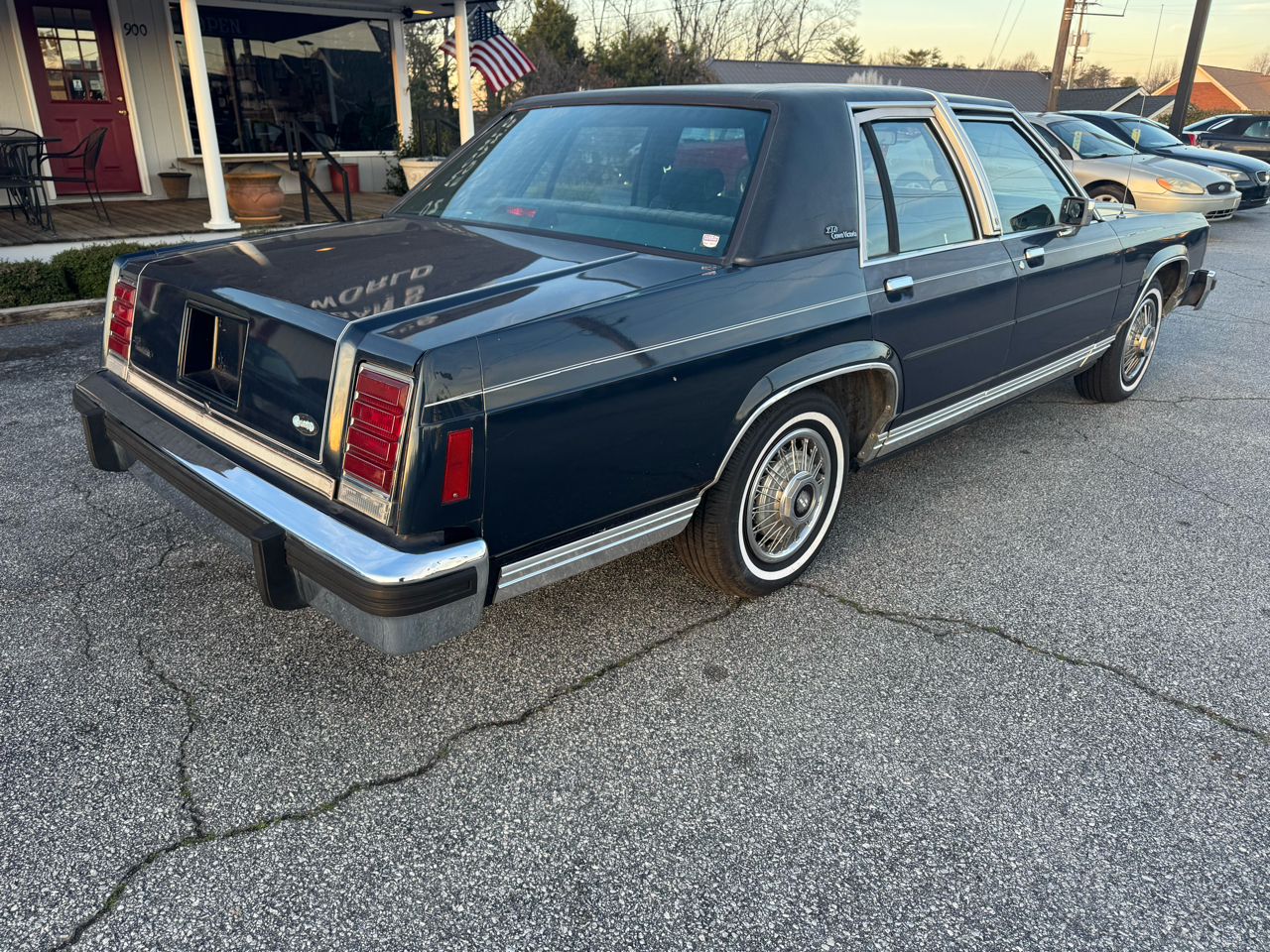 Ford Crown Victoria LX 4-Door 1987