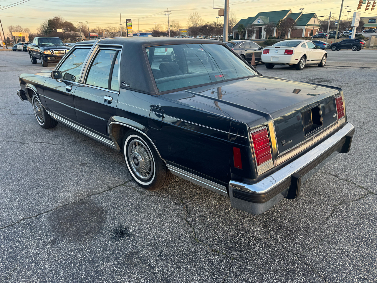 Ford Crown Victoria LX 4-Door 1987
