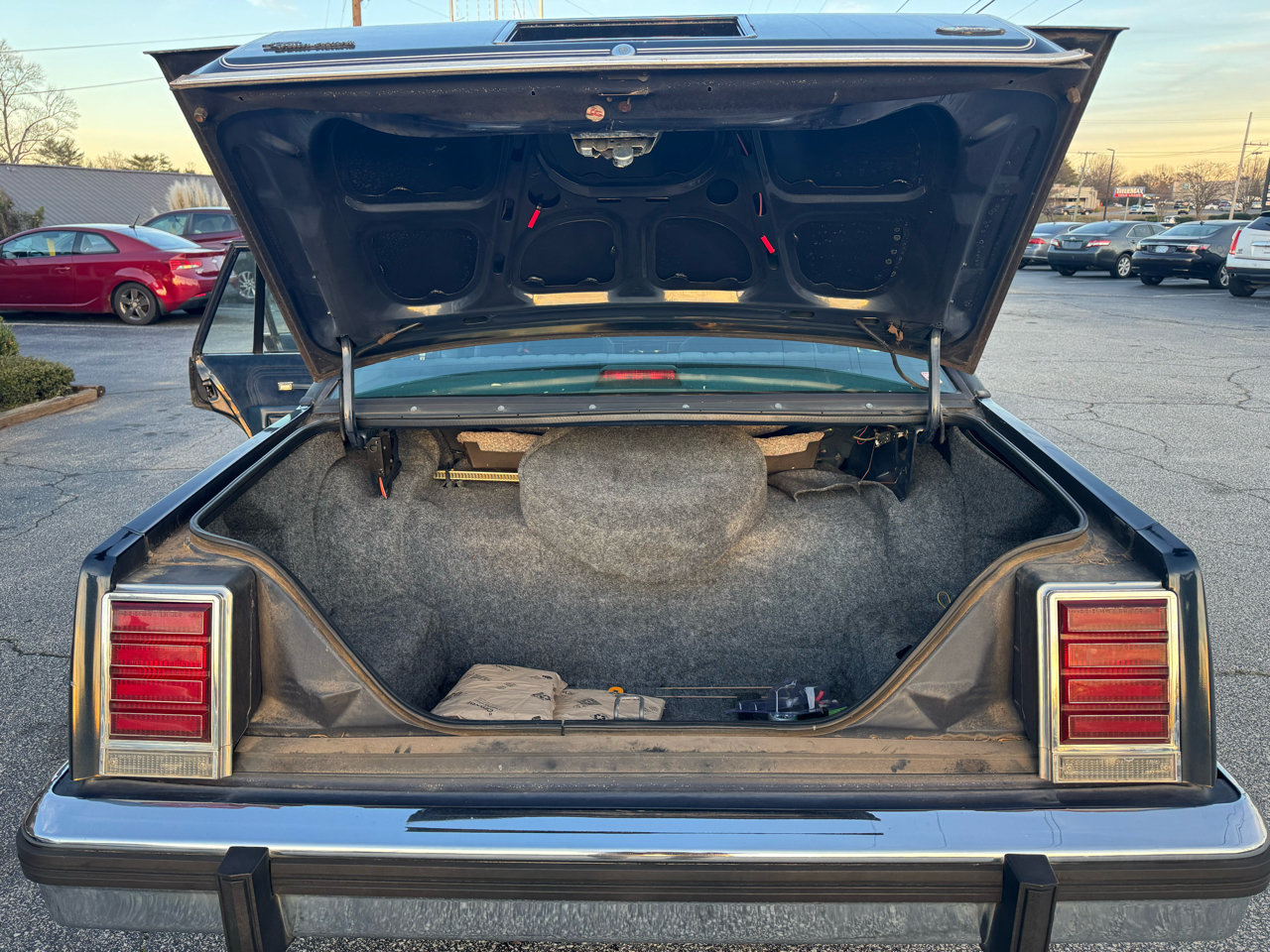Ford Crown Victoria LX 4-Door 1987