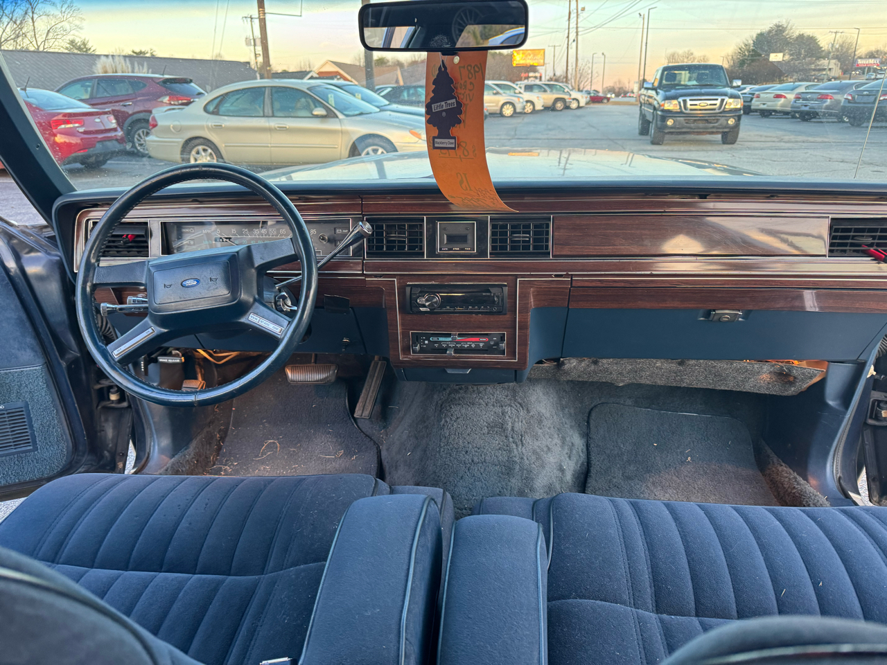 Ford Crown Victoria LX 4-Door 1987