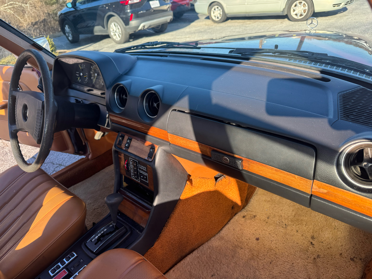 Mercedes-Benz 300 CD  1977