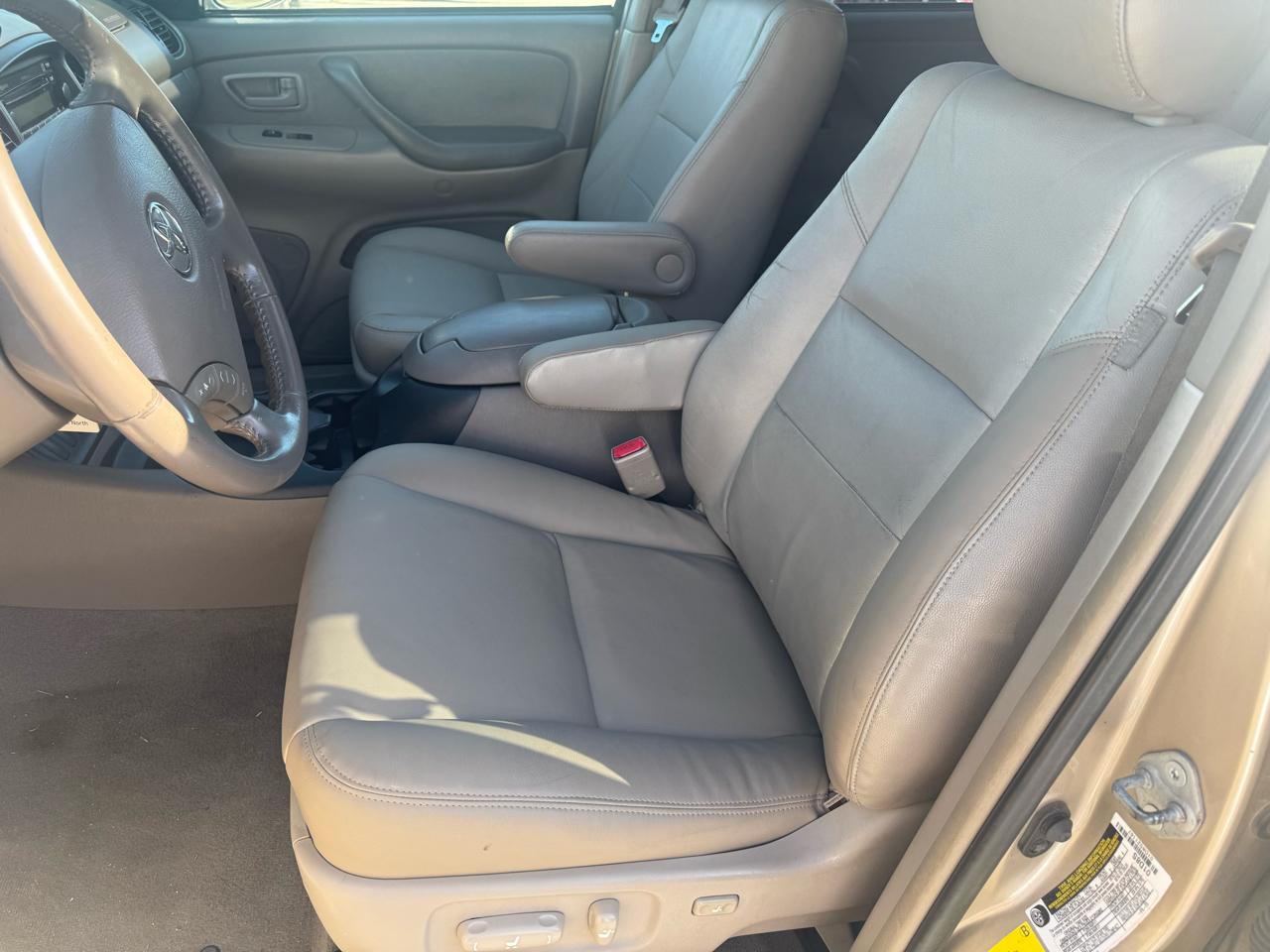 Toyota Sequoia SR5 2WD 2005