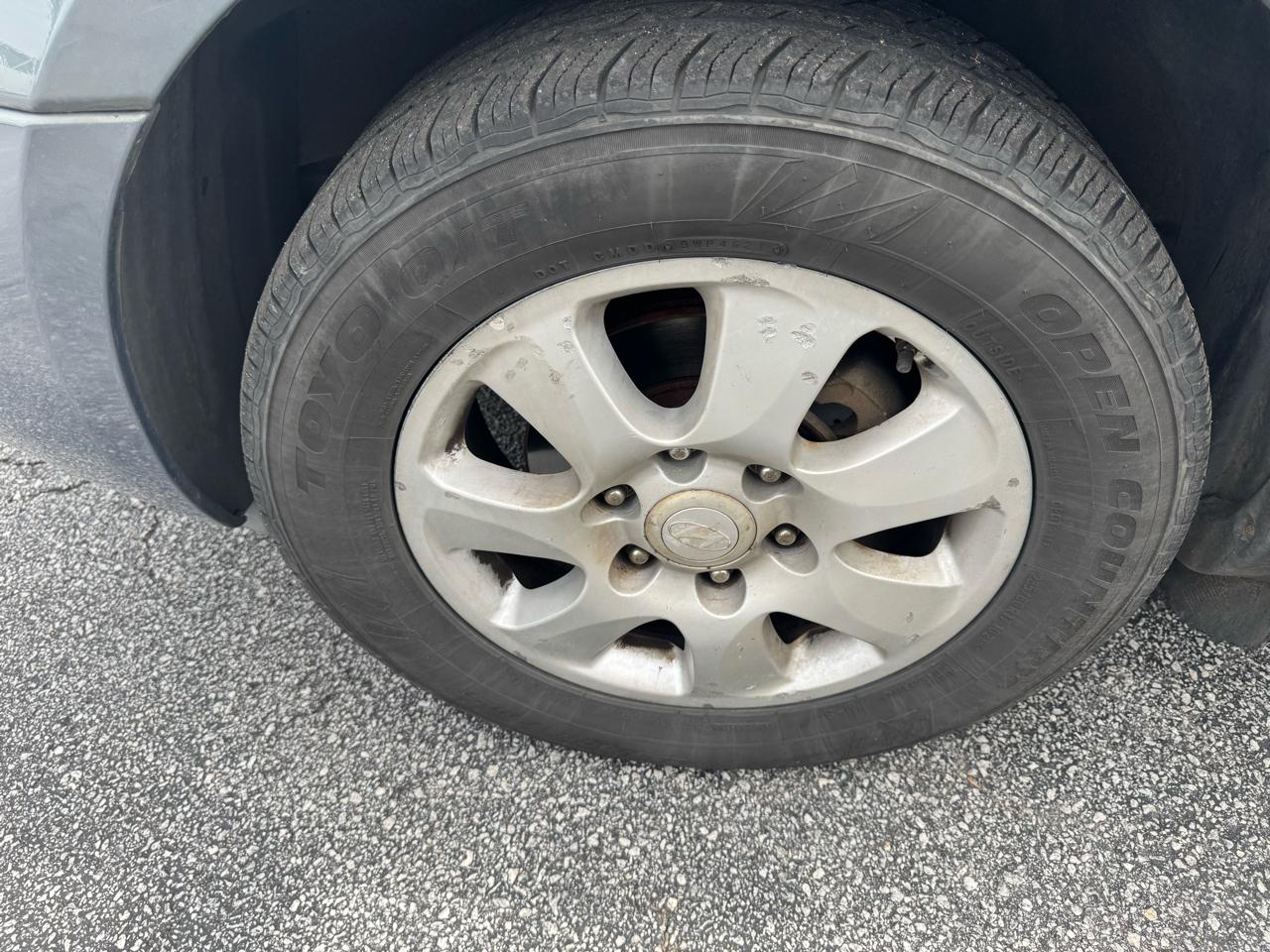 Hyundai Entourage GLS 2008