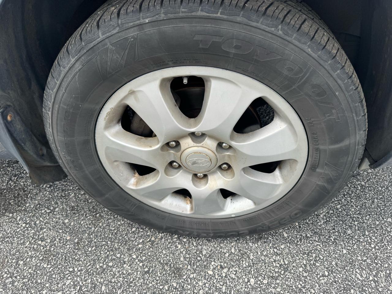 Hyundai Entourage GLS 2008