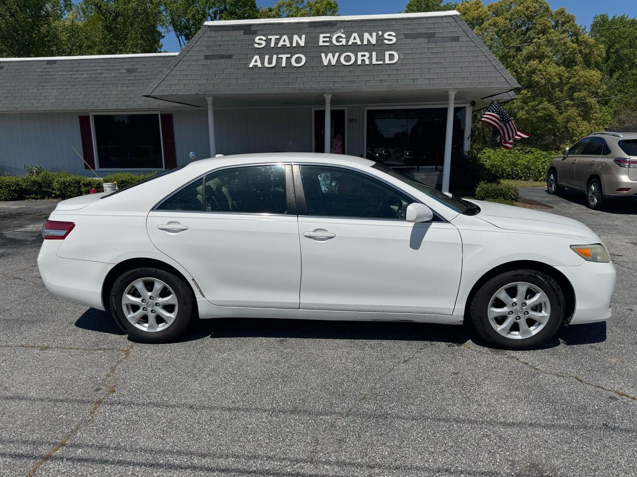 Toyota Camry 4dr Sdn I4 Man LE (Natl) 2011