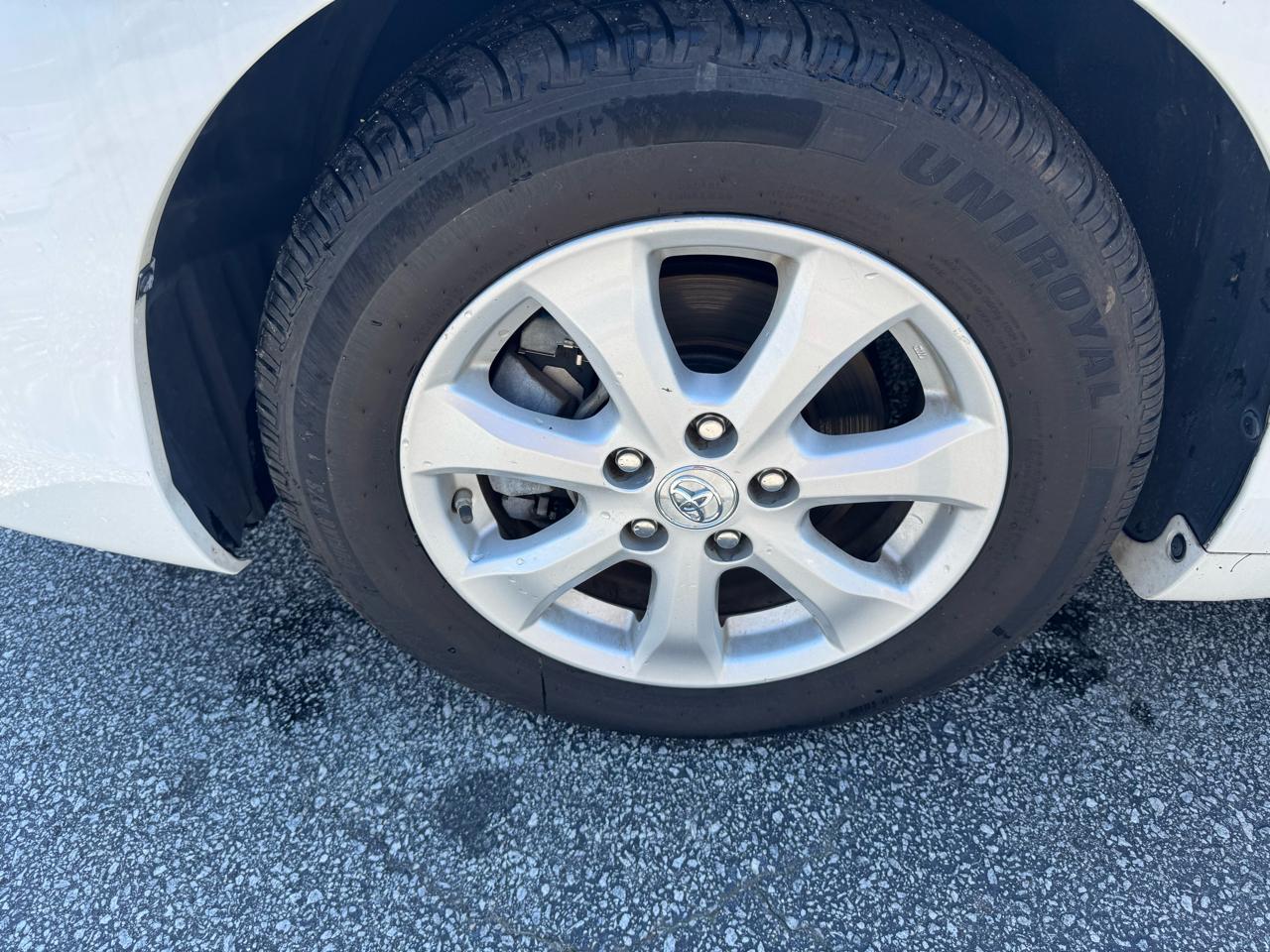 Toyota Camry 4dr Sdn I4 Man LE (Natl) 2011