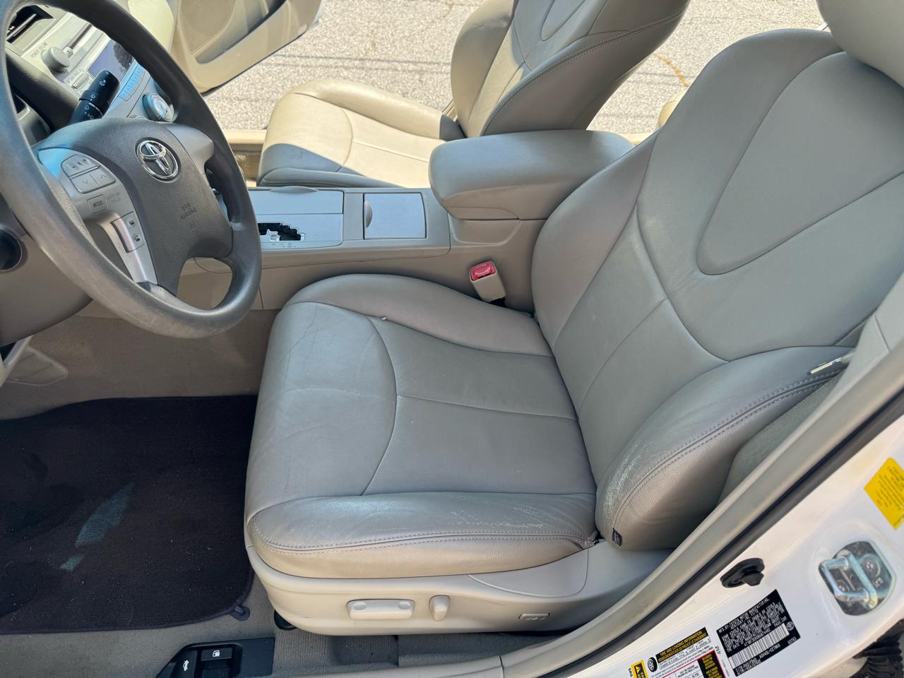 Toyota Camry 4dr Sdn I4 Man LE (Natl) 2011