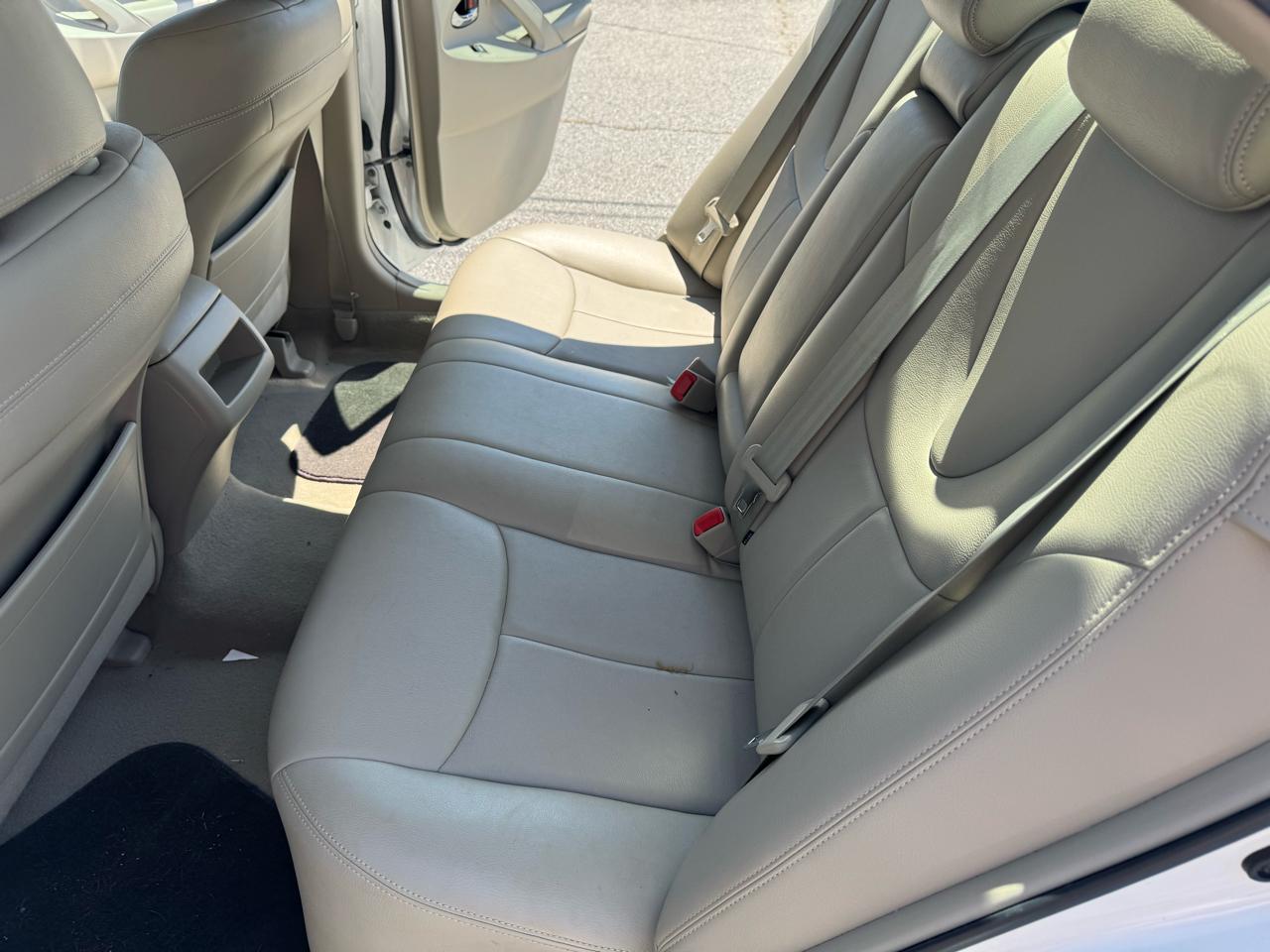 Toyota Camry 4dr Sdn I4 Man LE (Natl) 2011