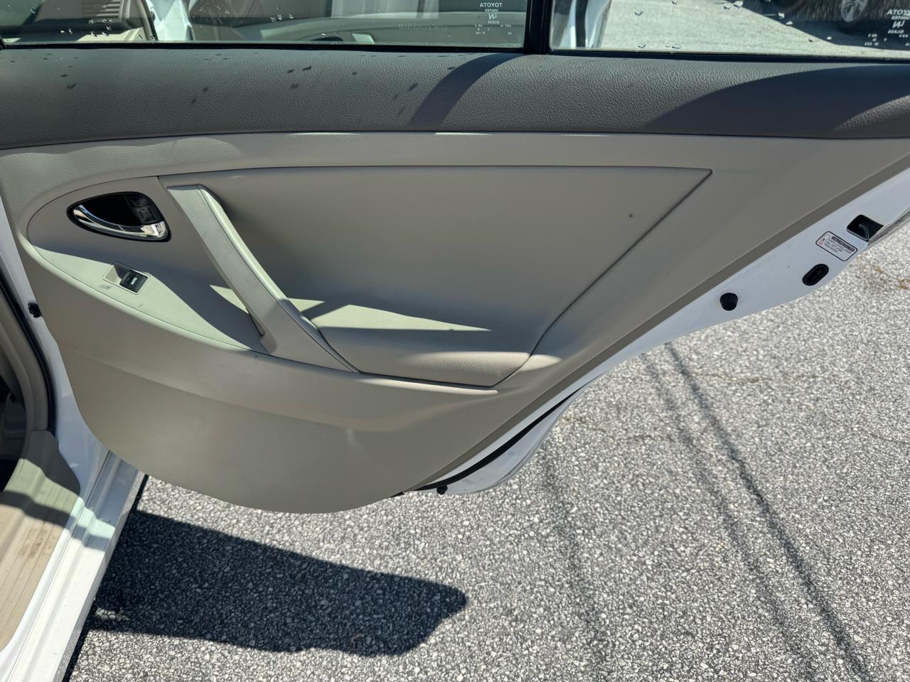 Toyota Camry 4dr Sdn I4 Man LE (Natl) 2011