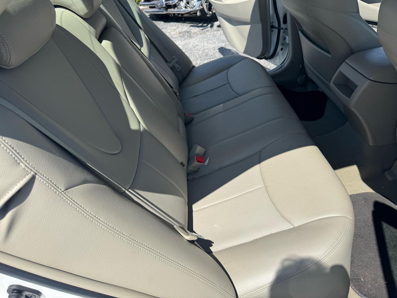 Toyota Camry 4dr Sdn I4 Man LE (Natl) 2011