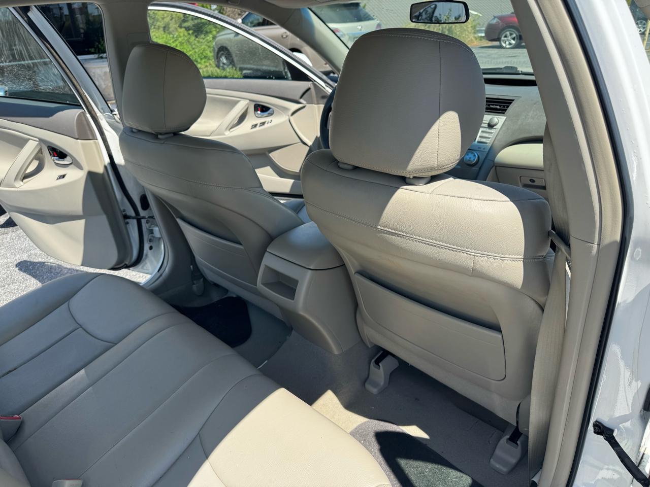 Toyota Camry 4dr Sdn I4 Man LE (Natl) 2011