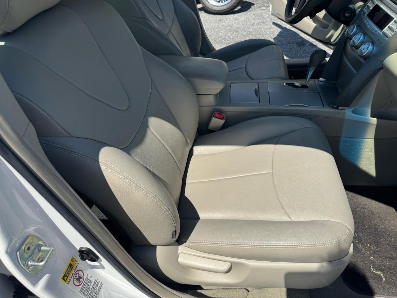 Toyota Camry 4dr Sdn I4 Man LE (Natl) 2011