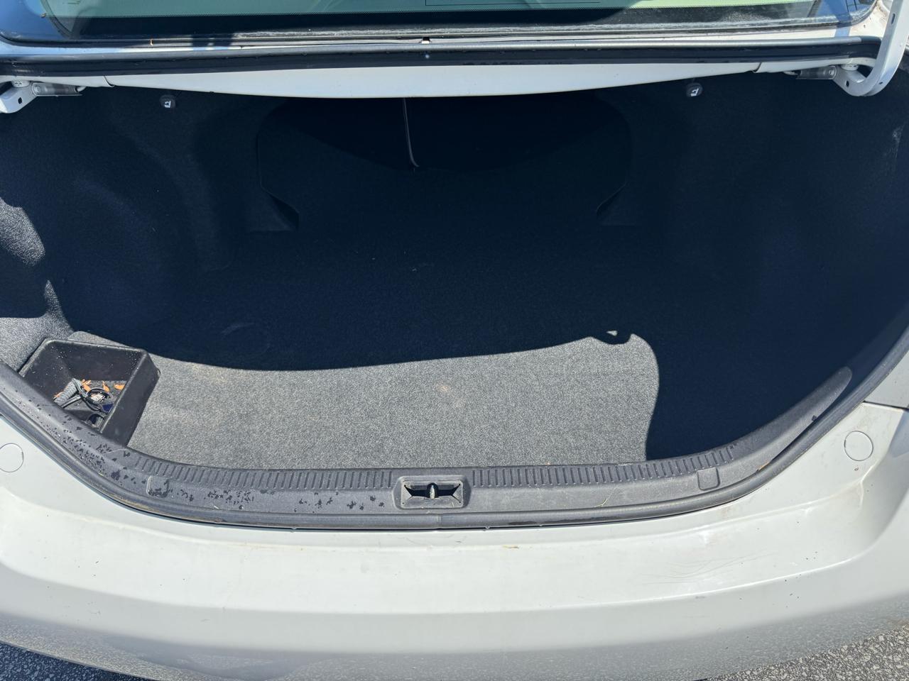 Toyota Camry 4dr Sdn I4 Man LE (Natl) 2011