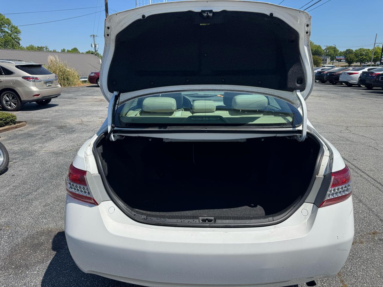 Toyota Camry 4dr Sdn I4 Man LE (Natl) 2011