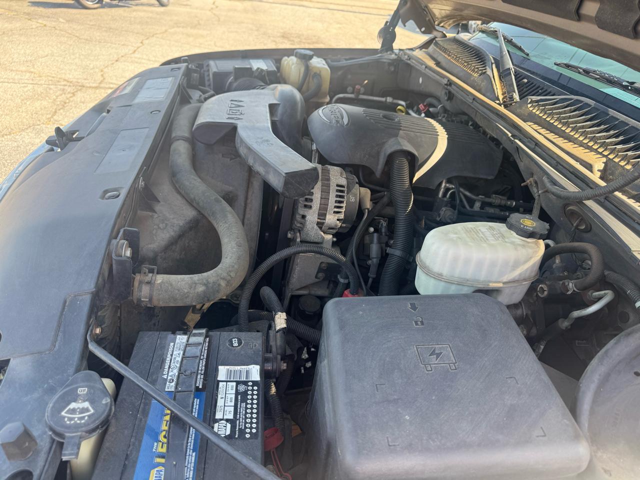 Chevrolet Tahoe 4dr 1500 4WD LT 2004