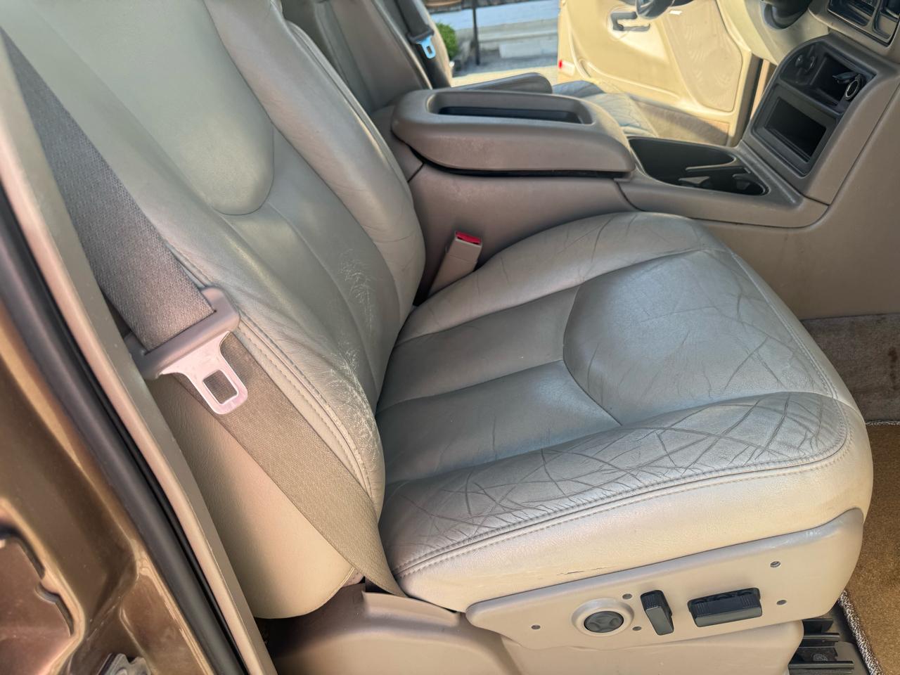 Chevrolet Tahoe 4dr 1500 4WD LT 2004