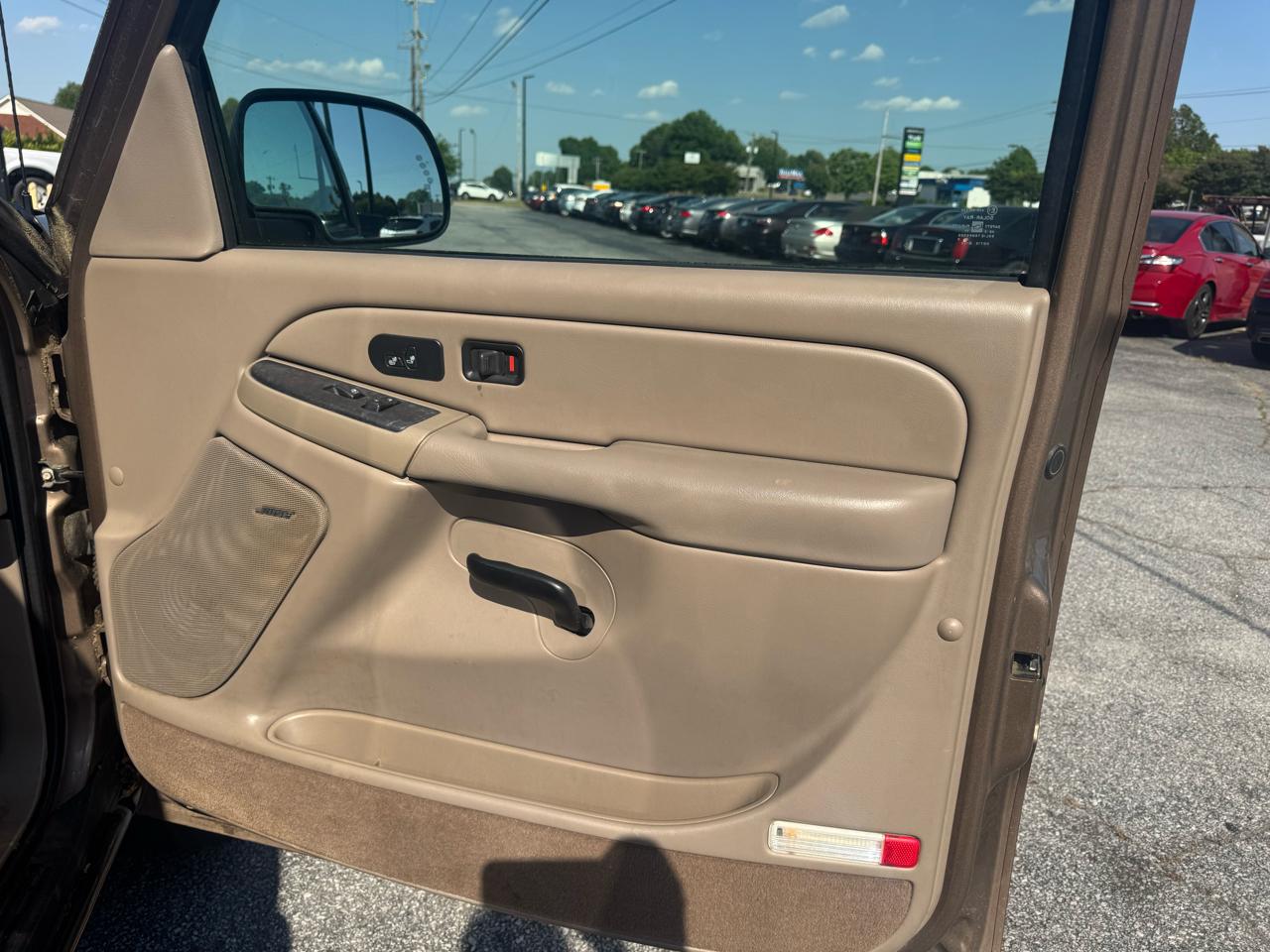 Chevrolet Tahoe 4dr 1500 4WD LT 2004