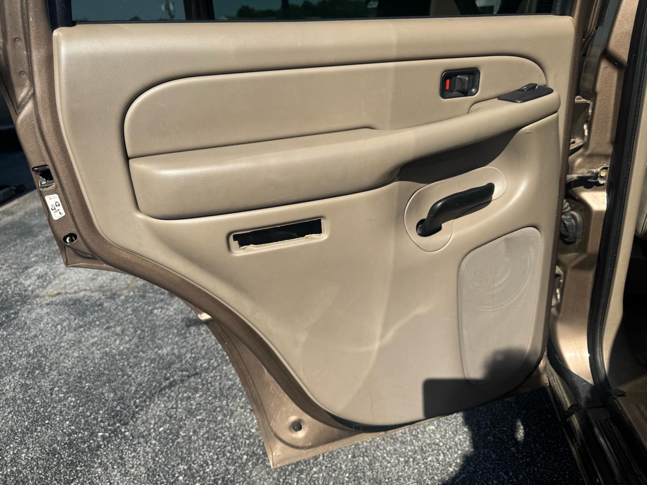 Chevrolet Tahoe 4dr 1500 4WD LT 2004