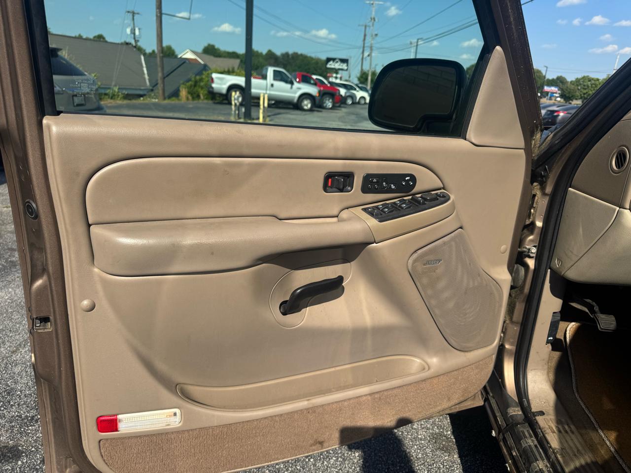 Chevrolet Tahoe 4dr 1500 4WD LT 2004