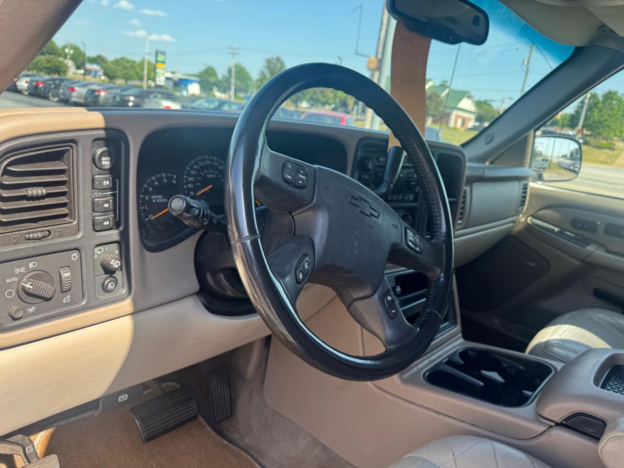 Chevrolet Tahoe 4dr 1500 4WD LT 2004