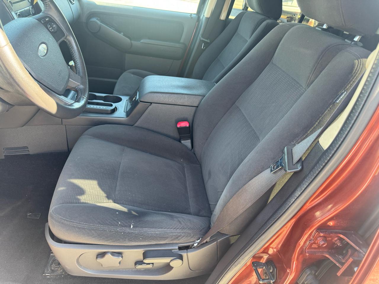 Ford Explorer RWD 4dr XLT 2010