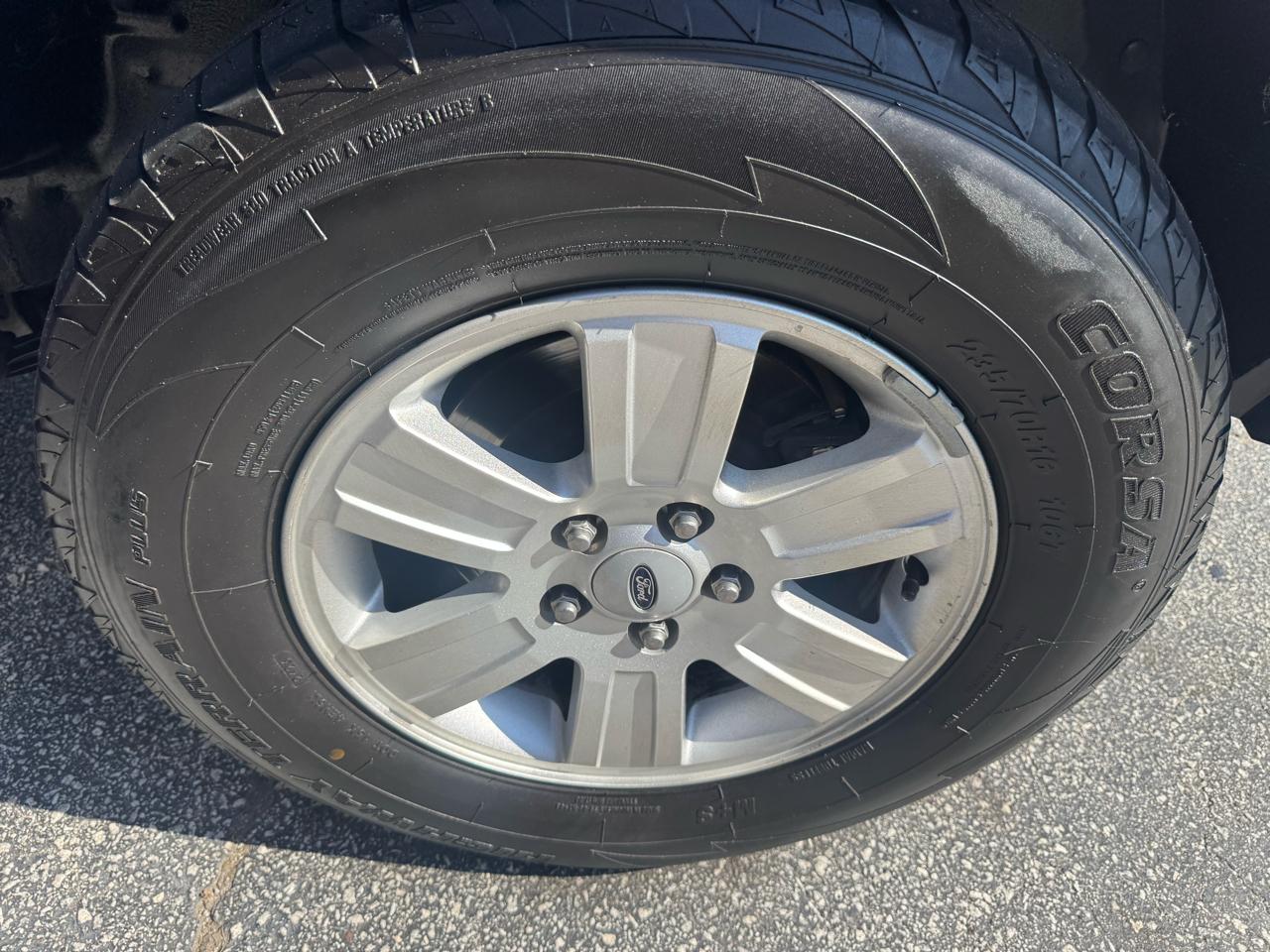 Ford Explorer RWD 4dr XLT 2010