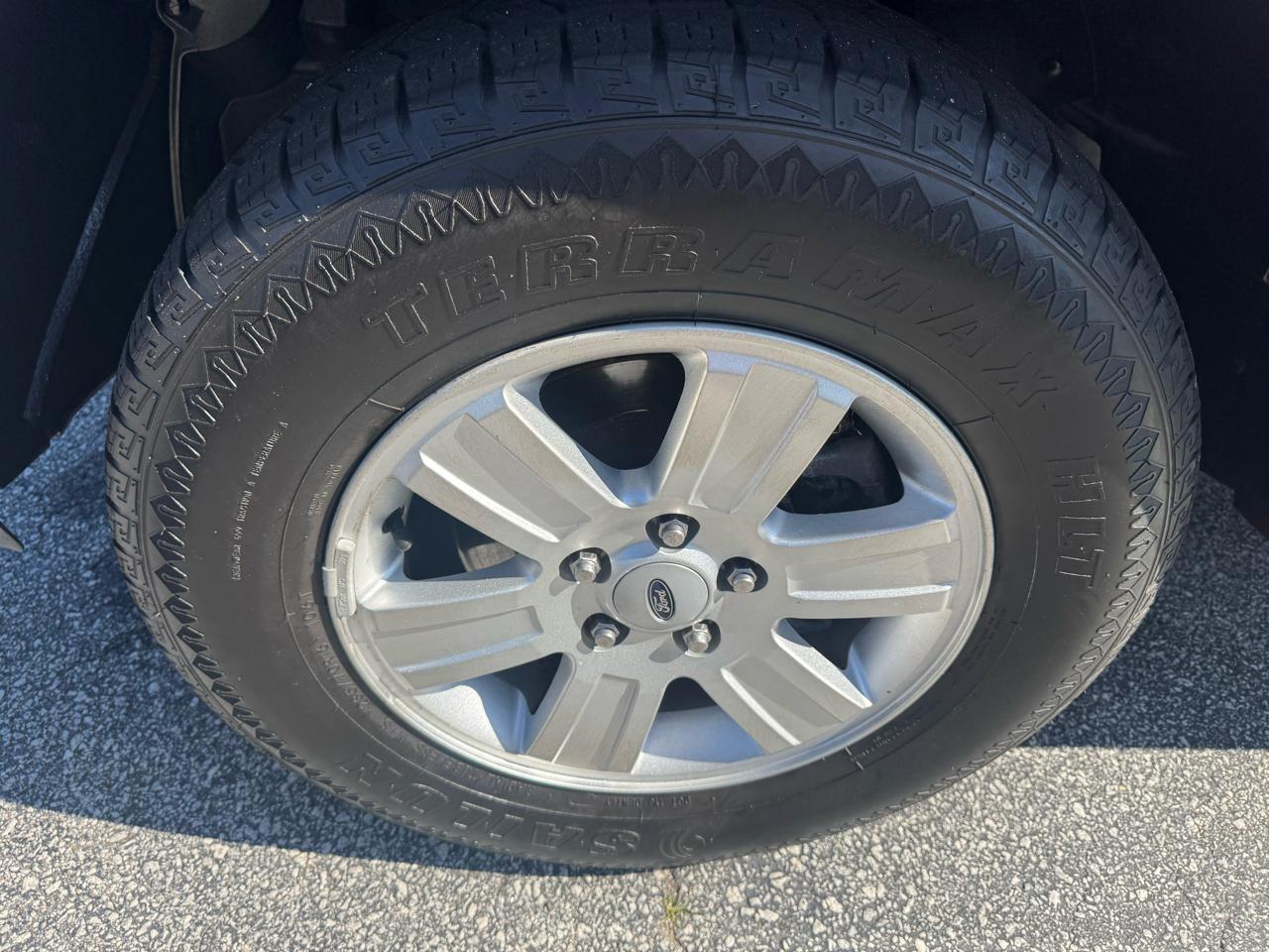 Ford Explorer RWD 4dr XLT 2010