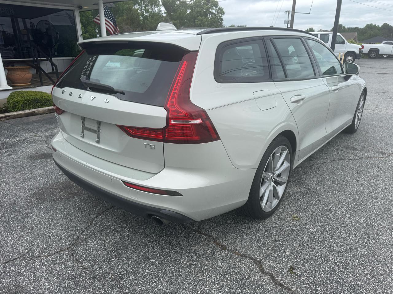 Volvo V60 T5 FWD Momentum 2020