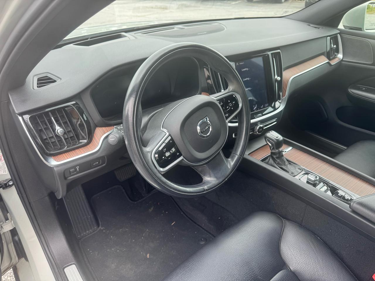 Volvo V60 T5 FWD Momentum 2020