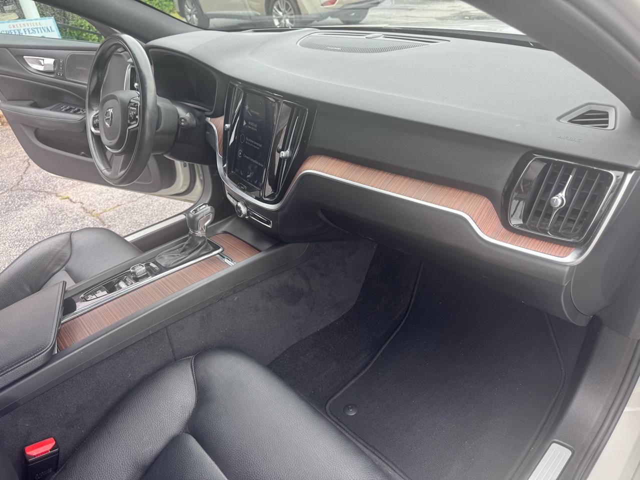 Volvo V60 T5 FWD Momentum 2020