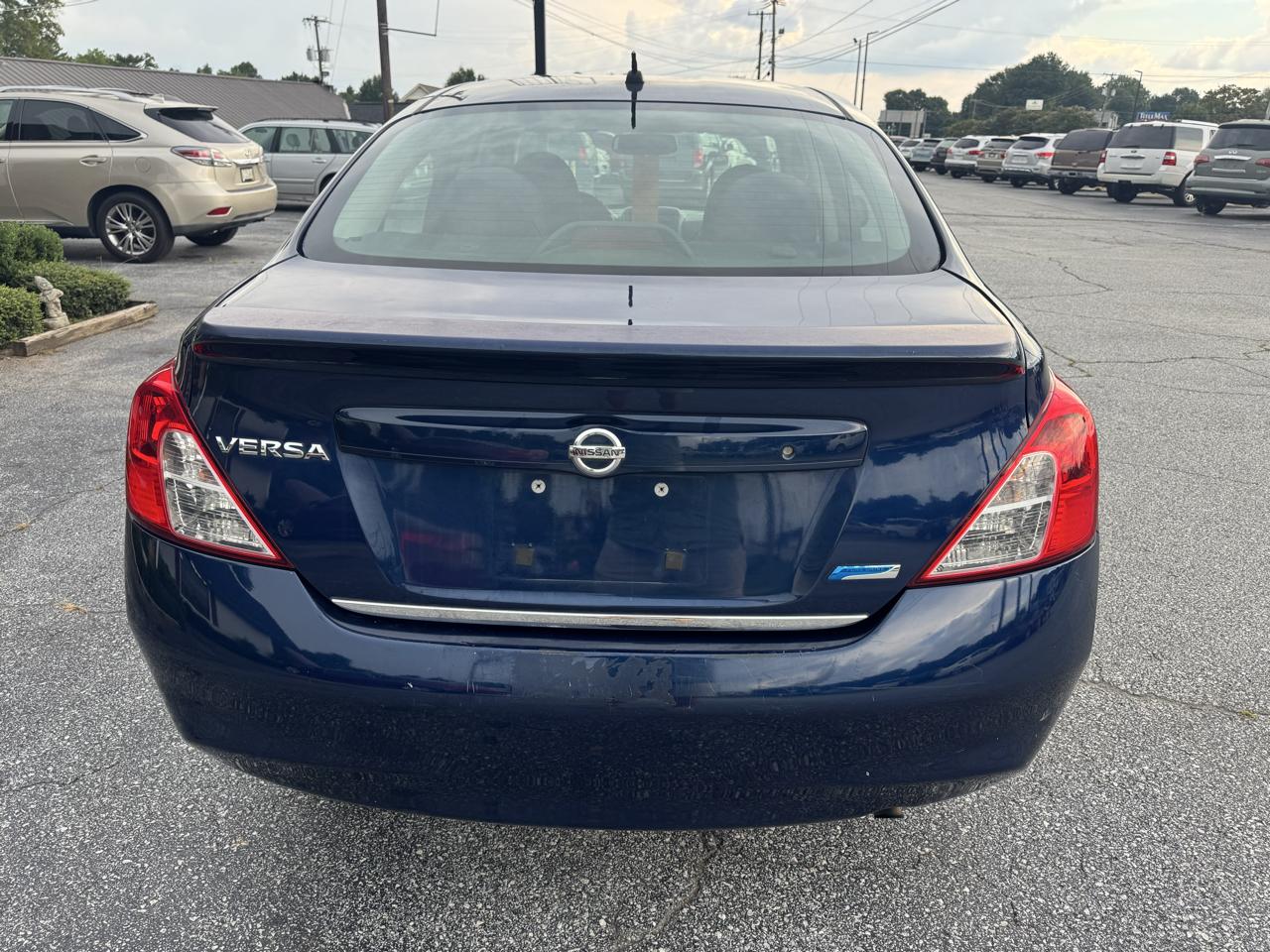 Nissan Versa 4dr Sdn CVT 1.6 S 2012