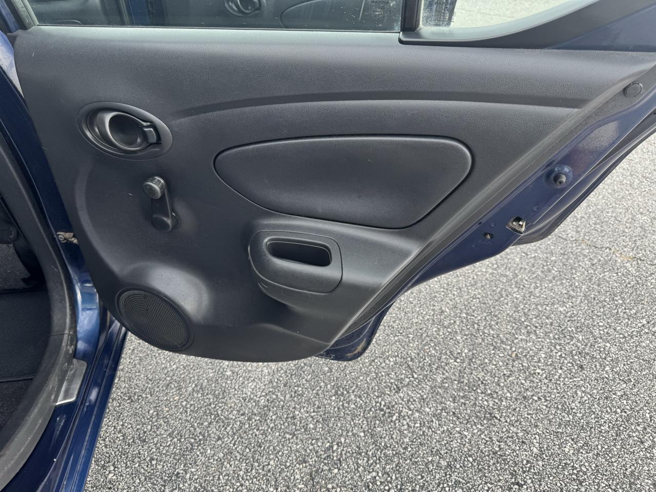 Nissan Versa 4dr Sdn CVT 1.6 S 2012