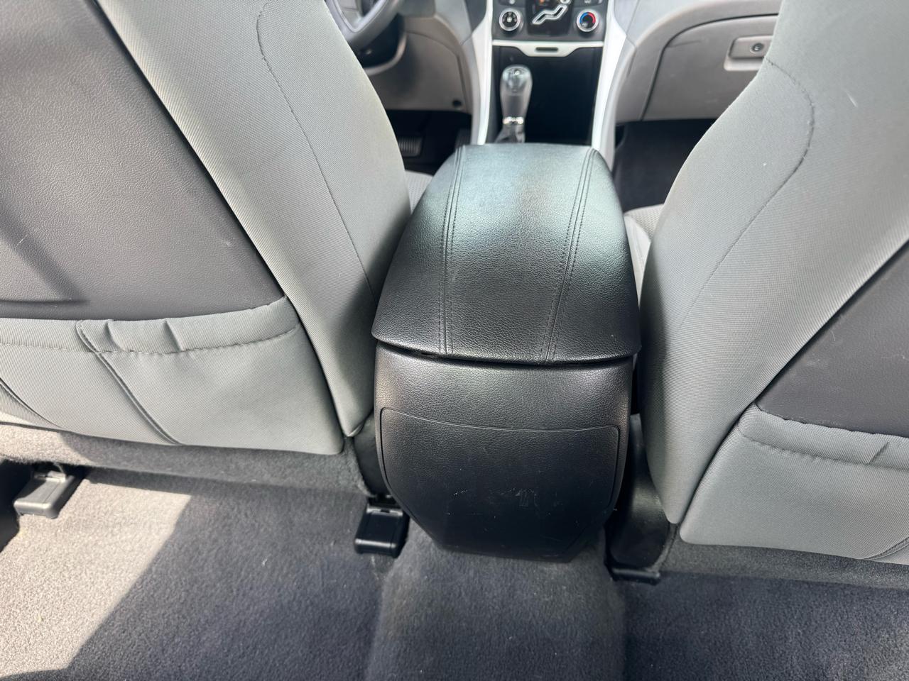 Hyundai Sonata 4dr Sdn 2.4L Auto GLS 2013
