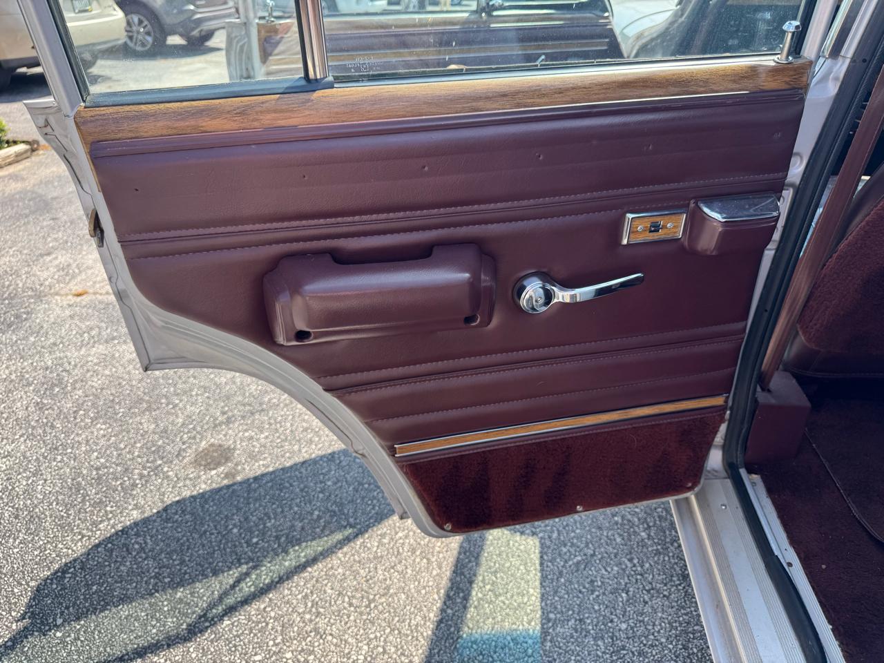 Jeep Grand Wagoneer 4dr Wagon 1988
