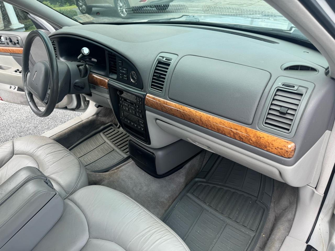 Lincoln Continental 4dr Sdn 1999