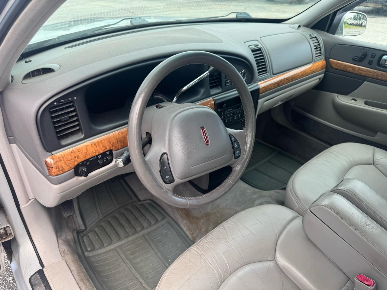 Lincoln Continental 4dr Sdn 1999