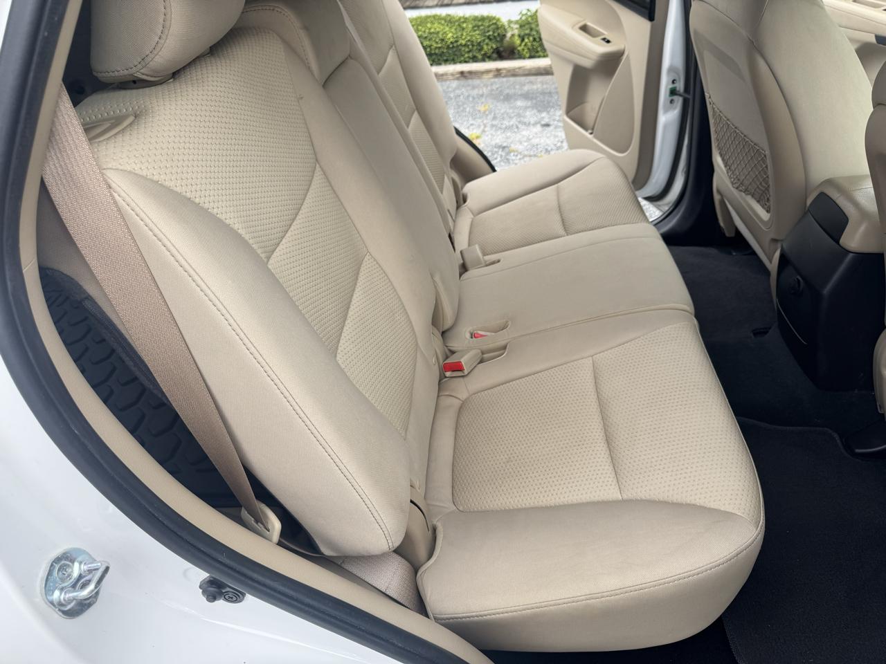 Kia Sorento 2WD 4dr I4 LX 2011