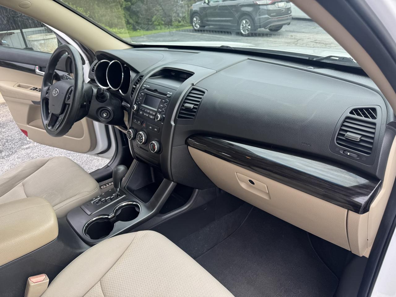 Kia Sorento 2WD 4dr I4 LX 2011