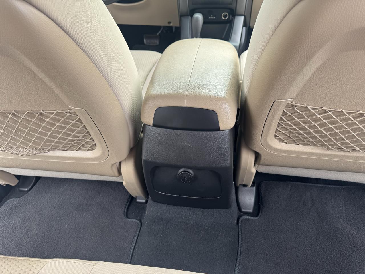 Kia Sorento 2WD 4dr I4 LX 2011
