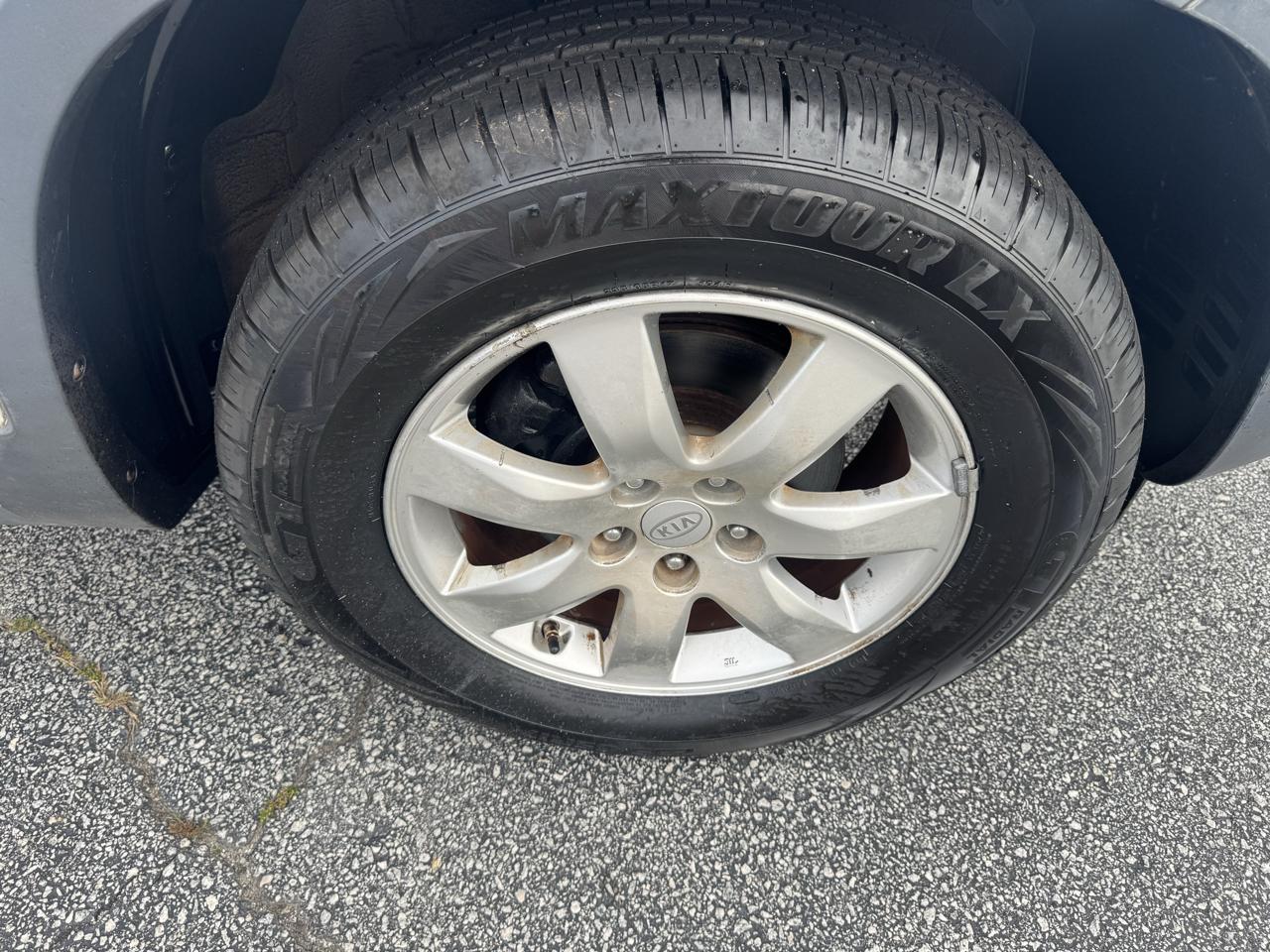 Kia Sorento 2WD 4dr I4 LX 2011