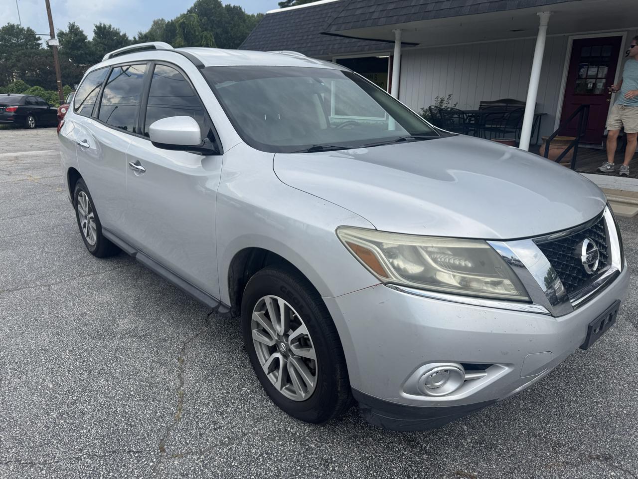 Nissan Pathfinder 2WD 4dr SV 2013