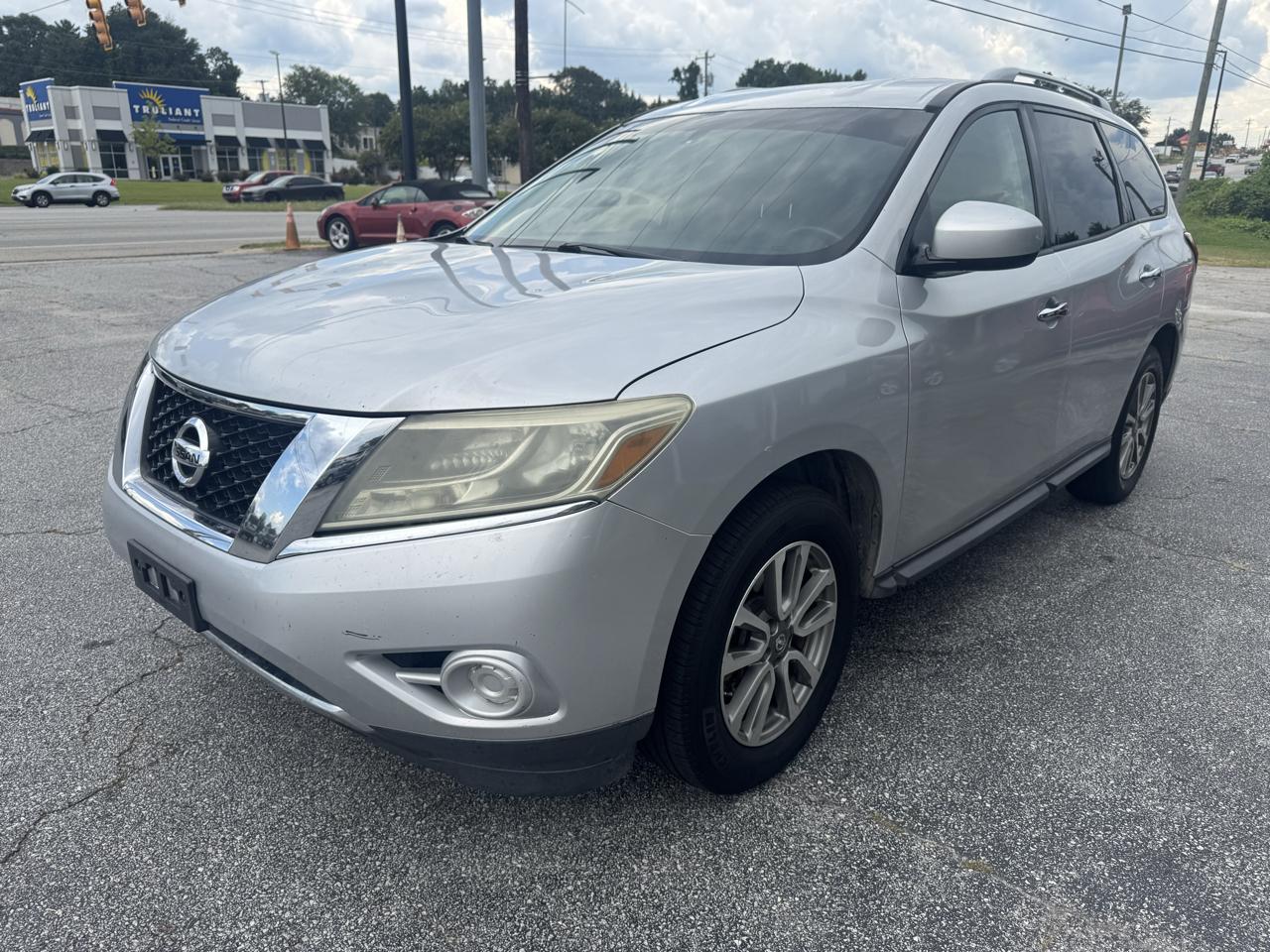 Nissan Pathfinder 2WD 4dr SV 2013